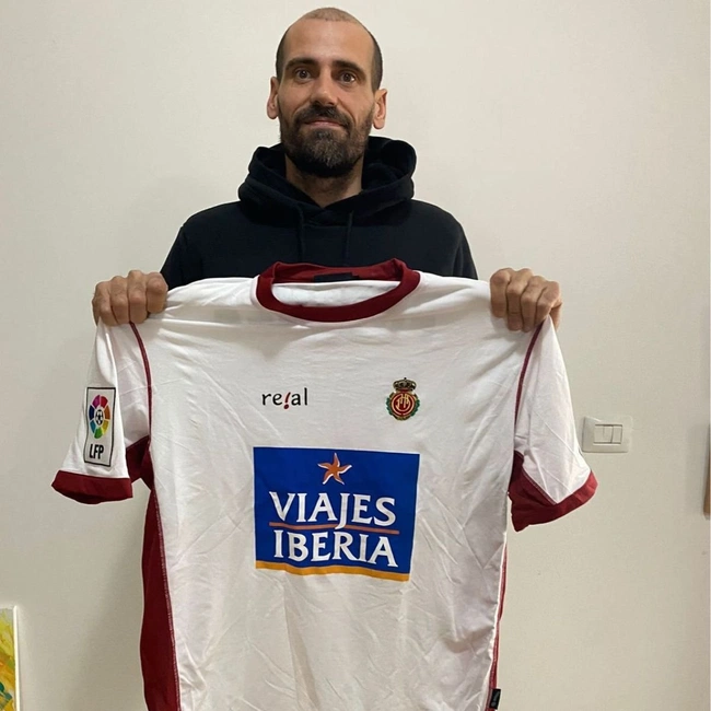 cover image of the auction item