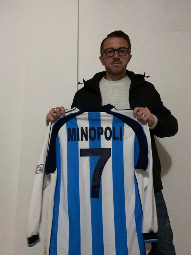 cover image of the auction item