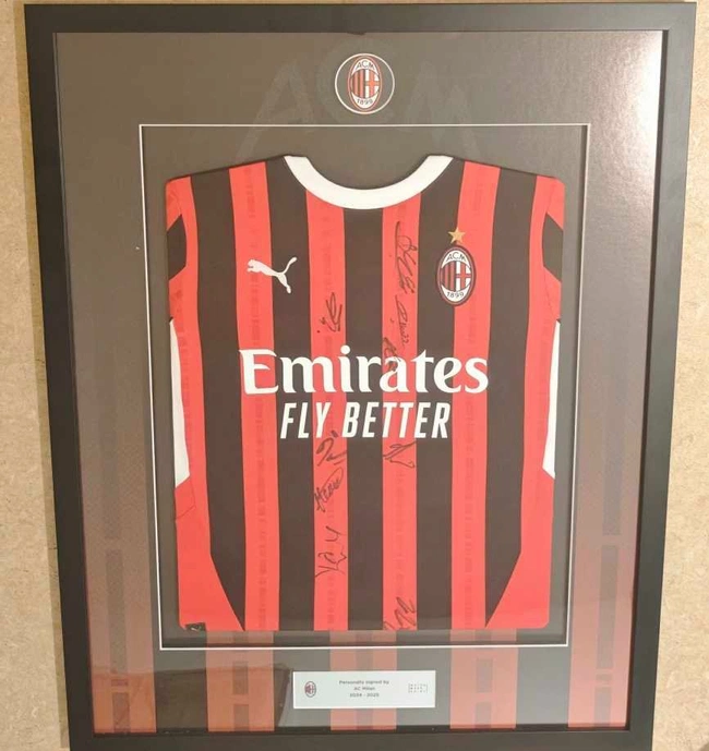 cover image of the auction item