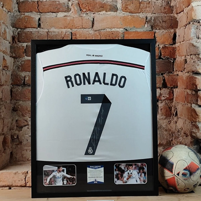 cover image of the auction item