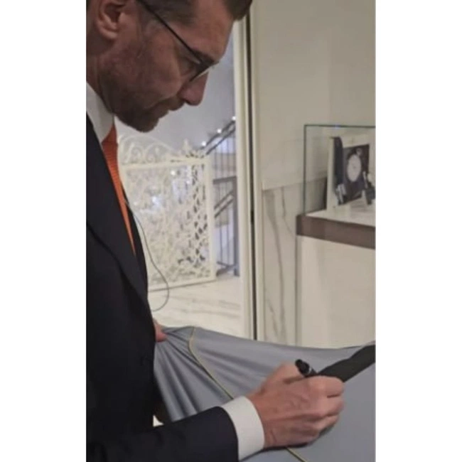 cover image of the auction item