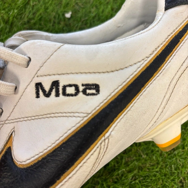 cover image of the auction item