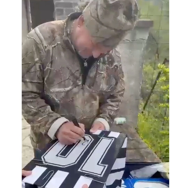 cover image of the auction item