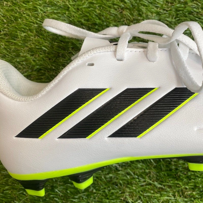 Store boots signed by Van Persie with video proof