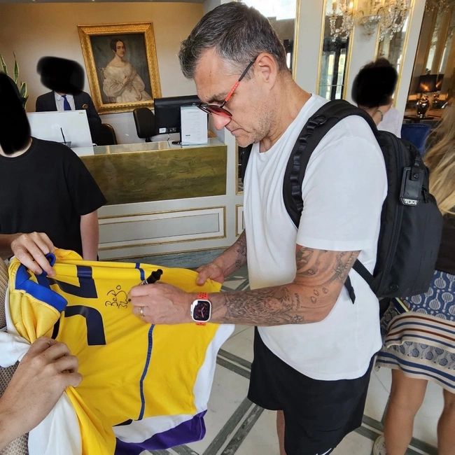 cover image of the auction item