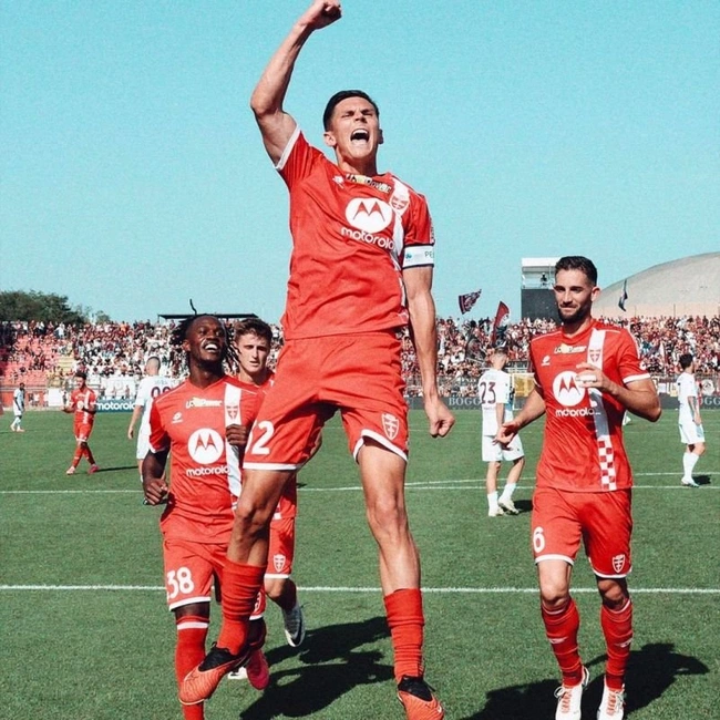 cover image of the auction item