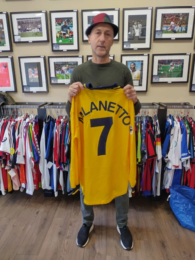 cover image of the auction item