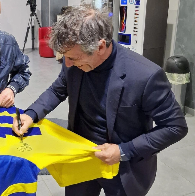 cover image of the auction item