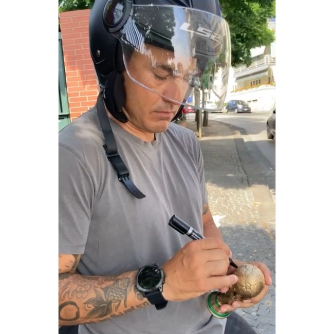 cover image of the auction item