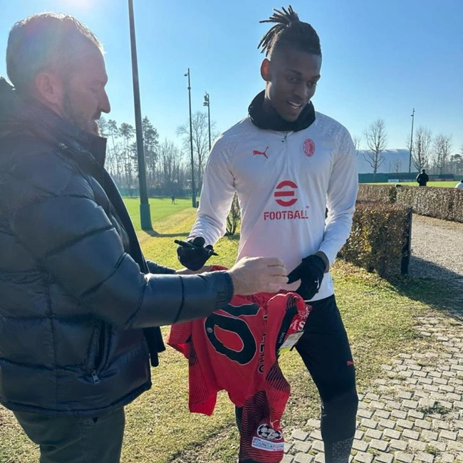 cover image of the auction item